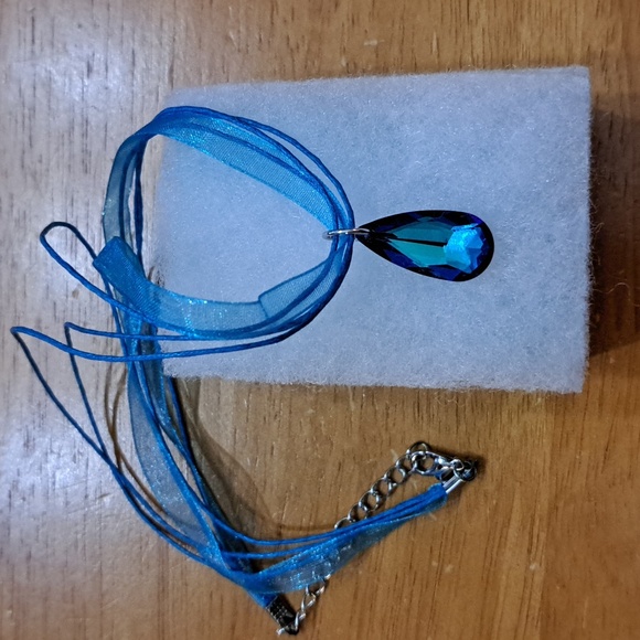 Cool Waterfall Crystal Marquise Necklace - Picture 5 of 6